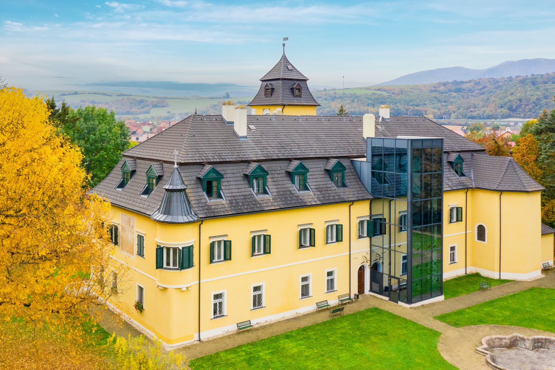 Reconstruction of the grounds of the Záblatie manor house for the elderly